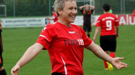 Einen Auftakt nach Maß feierten die Frauen des FSV Wehringen. Der FC Maihingen wurde mit 5:1 geschlagen. Hier freut sich FSV-Spielerin Steffi Zerrle. 