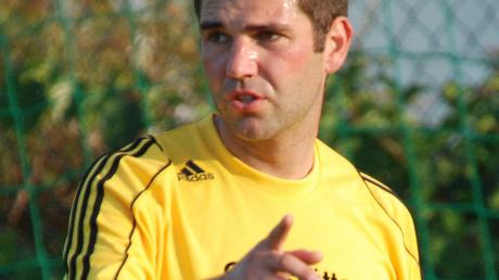 Möchte seinem FC Illdorf den Weg zum Klassenerhalt zeigen: Spielertrainer Patrick Herde.  
