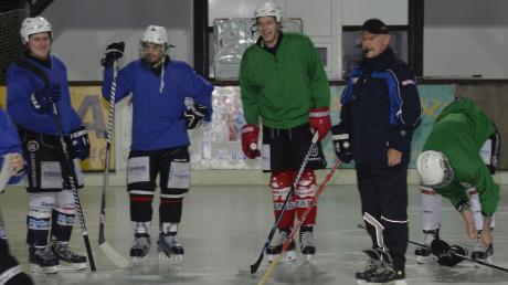 In der Vorbereitung waren Eiszeiten für Burgaus Trainer Stanislav Hlozek und seine Mannen recht dünn gesät. Daher fehlt es dem Team im konditionellen und im spielerischen Bereich.  
