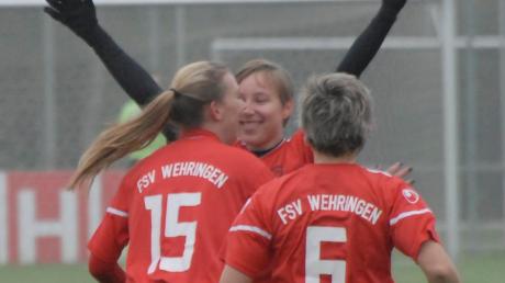 Grund zum Jubeln hatten die Fußballfrauen des FSV Wehringen nach dem 6:1-Sieg gegen Mönstetten. 