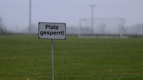 Trübe Aussichten auf dem Sportplatz in Wulfertshausen. Das Derby zwischen dem SVW II und den Sportfreunden Friedberg II wurde erneut abgesagt. 