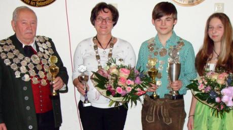Oberndorfs neue Regenten: (von links) Franz Edler senior, Karin Rößle, Leon von Noord und Vanessa Langer. 

