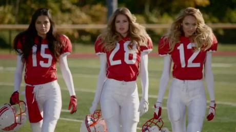 Beim Super Bowl 2015 lässt auch der Unterwäsche-Hersteller Victoria's Secret Werbung laufen.