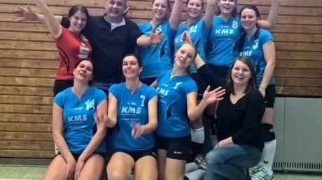 Glückliche Sieger: Die Volleyballerinnen des SV Marxheim dominierten die Kreisliga Nord mit 42 Punkten und steigen nun in die Bezirksklasse auf. 
