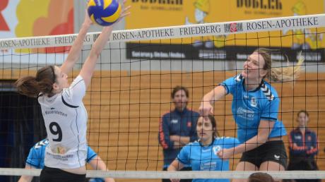 Die Friedberger Volleyballerinnen – hier Kessi Hirscht beim Angriff – feierten am Doppelspieltag zwei Auswärtssiege in Niederbayern und übernahmen damit die Tabellenspitze in der Bayernliga. 