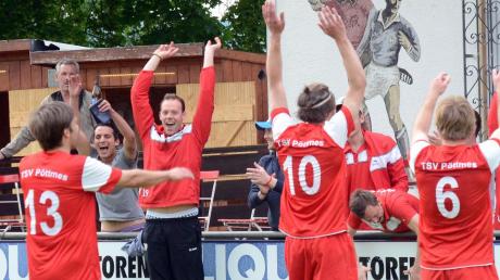 Jubel bei den Fußballern des TSV Pöttmes: Nach dem 3:1-Sieg in Burgheim haben sie sich als Vizemeister der Kreisliga Ost für die Relegation qualifiziert und dürfen auf eine Rückkehr in der Bezirksliga hoffen.
