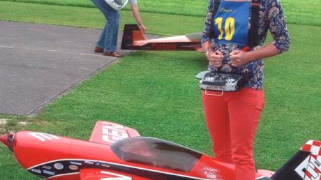 Linda Gebhardt von der MfG Saar-West war die erste Teilnehmerin an einem Motorkunstflugwettbewerb um den Schwabenpokal des MLV.