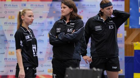 Die Langweiderinnen Maria Krazelova, Martina Erhardsberger und Katharina Schneider (von links) trafen bei den deutschen Pokalmeisterschaften auf jede Menge bekannte Gesichter aus früheren, glanzvollen Tagen. 	