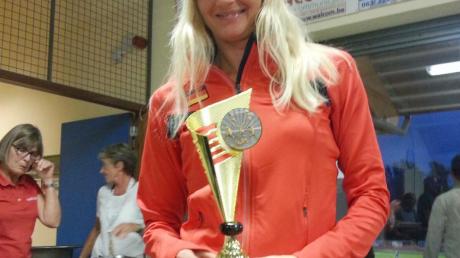 Ein Schmuckstück für die Trophäensammlung: Manuela Groß gewann mit dem deutschen Team beim Drei-Länder-Kampf in Belgien. 	