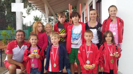 Die Teilnehmer der Kinder-Tennismeisterschaft beim SV Roggden hatten bei der Siegerehrung allen Grund zum Strahlen. 	