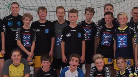 Hatten sichtlich ihren Spaß: die zwölf- bis 16-jährigen Jugendlichen, die am Handball-Trainingscamp des TSV Neuburg in den Herbstferien teilnahmen. Unter der Anleitung von Trainerin Jessica Bregazzi lernten die Youngster viele neue Sachen.  	