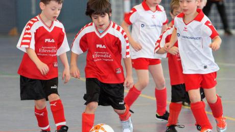 Der Futsal-Ball rollt fast während der gesamten Winterferien in der Dasinger Schulsporthalle. 