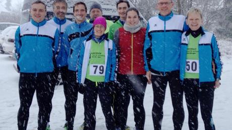 Auf dem Foto im Schnee kurz vor dem Start (von links): Martin Beck, Karl Oßwald, Anton Keplinger, Wolfgang Zinke, Simone Müller, Simon Bestler, Miriam Bestler, Karl Stempfle und Anneliese Zinke.  	