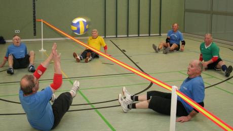 Sitzball ist nur eine der Sportarten, die von den Behinderten- und Versehrtensportgruppen angeboten werden. 