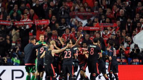 Der FC Bayern München hat zum zehnten Mal und zum fünften Mal in Serie das Halbfinale der Champions League erreicht. Die Münchner setzten sich im Viertelfinale letztlich gegen Benfica Lissabon durch. Nach dem 1:0-Sieg im Hinspiel reichte den Bayern im Rückspiel ein 2:2 (1:1).