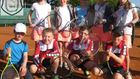 Zum Punktspielauftakt gewannen die Tennis-Bambini (Mädchen) der SG Mauerbach ihr Heimspiel gegen die Jungs vom TC Adelzhausen.  	