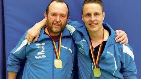 Bernd Knöpfler aus Daiting (links) und Partner Sebastian Birk gewannen in einem spannenden Finale der C-Klasse im Doppel den Deutschen Meistertitel. 