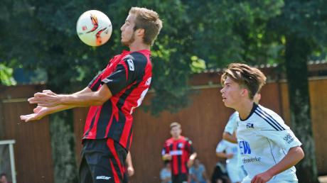 Mathias Jacobi (links) und der TSV Aindling konnten am Samstag gegen starke Memminger mit 2:0 gewinnen.