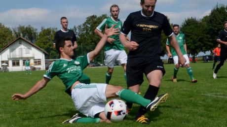 Nach der 1:2-Auftaktniederlage gegen den FC Horgau (grüne Trikots) will der FC Kleinaitingen in Leitershofen einen Punkt mitnehmen. 	 	