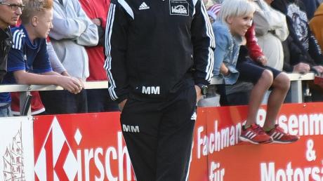 Alles im Blick: Der Karlshulder Markus Mattes trainiert den Bayernligisten VfB Eichstätt. Mit seiner Mannschaft überwintert er auf Platz eins, der den Sprung in die Regionalliga bedeuten könnte.  	