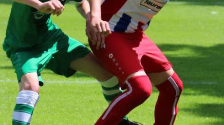 Der Alerheimer Sebastian Hertle (links) hat seine Knöchelverletzung überstanden und steht der U16 des TSV Nördlingen im Abstiegskampf wieder zur Verfügung.  	