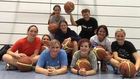 Die ersten Damen für die neue Diedorfer Basketballmannschaft haben sich schon gefunden. Tina Schüssler (oben rechts) hofft auf weitere Neuzugänge. 	