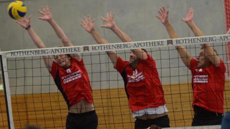Sie strecken sich zum Erfolg: Die zweite Volleyball-Mannschaft des TSV Friedberg hat nach vielen Misserfolgen einen Sieg eingefahren.