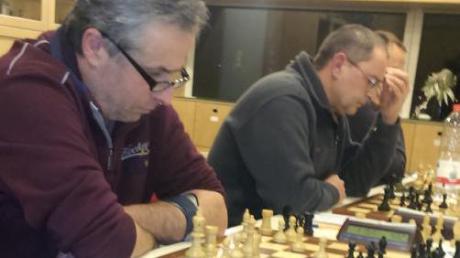 Joachim Rauss (links) und Richard Arzberger vom erfolgreichen Schachklub Kissing. 