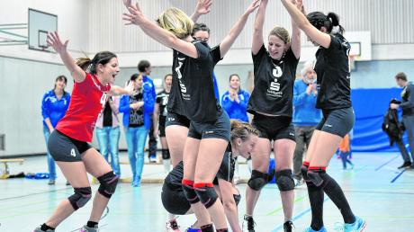 Diesmal gab es sogar eine eigene Choreografie nach einem Punktgewinn. Die Penzinger Volleyballerinnen spielen auch nächste Saison in der Landesliga. Am letzten Spieltag schlug man den direkten Konkurrenten Esting II und machte damit den Klassenerhalt klar. 	