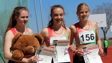 Erste über 3x800 Meter: (von links) Celine Spulak, Johanna Asmussen und Magdalena Rieder.
