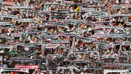 Gegen den überteuerten Weiterverkauf von Stadiontickets geht der FC Augsburg vor. 	