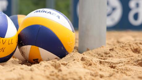 Raus aus der Halle, heißt es wieder für die Volleyballer: In Penzing finden am Wochenende zwei Beachvolleyball-Turniere statt. 	