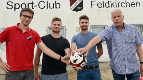 Hoffen auf eine erfolgreiche Saison 2017/2018 mit dem SC Feldkirchen: (von links) Thomas Häckel (Vorsitzender), Stephan Fieber (Co-Trainer), Christoph Fieber (Spielertrainer) und Herbert Oppenheimer (2. Abteilungsleiter).  	
