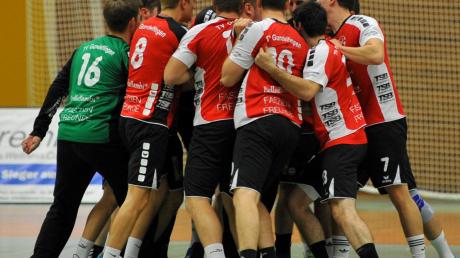 Ein eingeschworener Haufen: die TVG-Handballer vor ihrem ersten Landesliga-Sieg in der Abteilungs-Historie. 