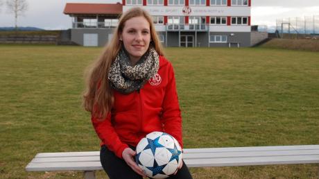 Stephanie Wild aus Rott ist Fußballerin aus Leidenschaft. Die 24-Jährige spielte schon beim FC Bayern und geht seit einigen Jahren für den MTV Dießen auf Torejagd.