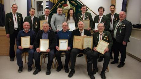 Bei den Germania-Schützen Balgheim wurden zahlreiche verdiente Mitglieder von der Vereinsführung geehrt.  	