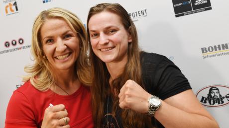 Nikki Adler (links) und Femke Hermans boxen um die Weltmeisterschaft im Supermittelgewicht. 