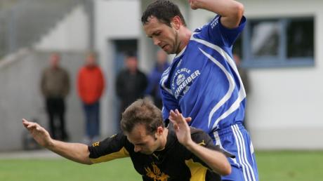Daniel Chirica (links), hier noch im Trikot des SV Donaumünster, fehlt seinem FC Donauried wegen einer Schulterverletzung im Aufstiegskampf. 