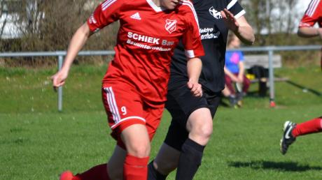 Unsicher ist der Einsatz von Anja Strobel (in rot) beim Heimspiel des SC Mönstetten. 	