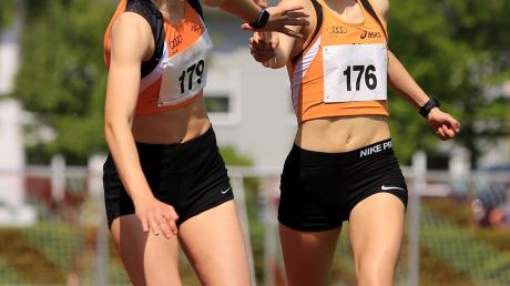 Erfolgreich: Lisa Basener (rechts), hier bei der Staffelübergabe an ihre Teamkollegin Marie Hedrich, holte ihren elften bayerischen Titel.  	