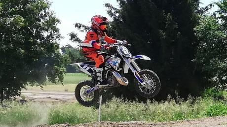 Sprünge und Geschwindigkeit sind seine großen Leidenschaft: Der neunjährige Vincent Siedlecki aus Oberhausen hat die Leidenschaft Motocross. 