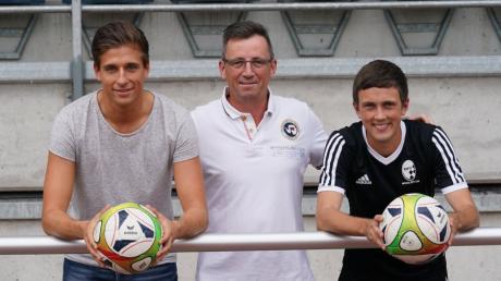 Als neue Trainer für die Bayernliga-Frauen des TSV Schwaben Augsburg hat Teammanager Roger Schlensog (Mitte) Martin Janyga (links) und Christoph Bauer engagiert. 