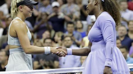 Carina Witthöft (l) musste sich in New York Serena Williams geschlagen geben.