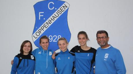 Erfahrung und Jugend: (von links) Barbara Schmid, Lisa Nusser, Laura Matzka, Sarah Höbel und Trainer Raci Dikkaya.