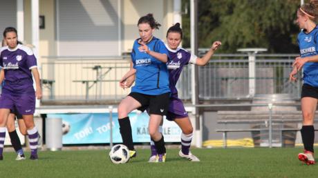 Sarah Wagner (vorne) und die SG Inchenhofen/Ecknach setzte sich am Wochenende gegen den SV Grasheim II durch.