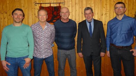 Das alte und das neue Führungsduo (von links): Christian Wendler, Roland Sobek, Rudi Kalteiß, Bürgermeister Willibald Freihart und Helmut Gritzbach. 	