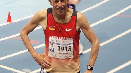 Große Freude Sekunden nach dem Zieleinlauf des 1500-Meter-Rennens: Walter Rentsch hat gerade seine zweite Silbermedaille gewonnen. 	