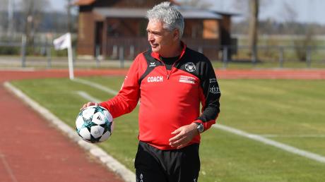 Der Meringer Trainer Gerhard Kitzler erwartet mit seinem Team den FC Gundel-fingen. Das wird eine wegweisende Partie. 