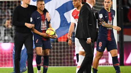 Sein bestes Pferd im Stall: Thomas Tuchel mit Kylina Mbappé, der alle drei Treffer zu Paris St. Germains 3:1-Sieg gegen den AS Monaco erzielte. Einem Wechsel zu Real Madrid erteilte der 20-jährige Ausnahmestürmer nach dem vorzeitigen Gewinn der französischen Meisterschaft eine Absage.  	 	