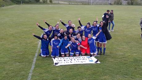 Das Plakat war schon vorbereitet: Mit einem 10:0-Heimsieg gegen die DJK Breitenthal sicherte sich der FC Loppenhausen vorzeitig die Meisterschaft in der Frauenfußball-Bezirksliga Süd. 	
